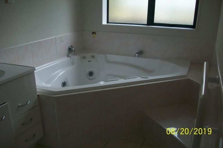 Photo of property in 10 Basra Drive, Henderson, Auckland, 0612