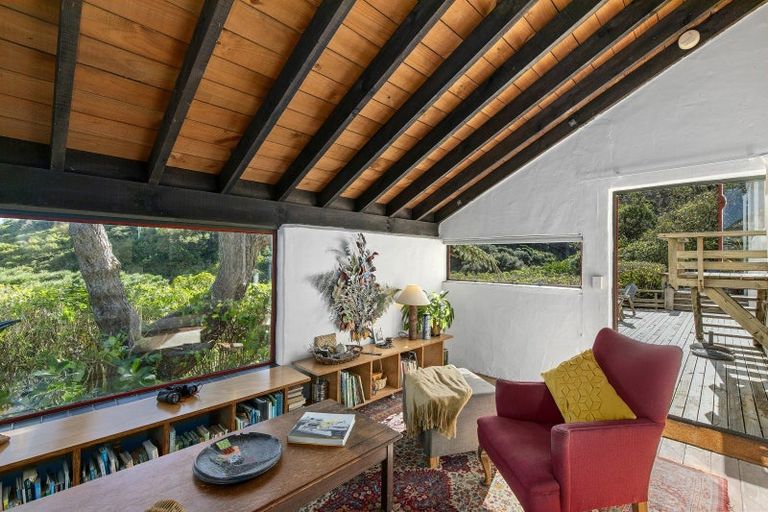 Photo of property in 22 Rakeiora Grove, Korokoro, Lower Hutt, 5012