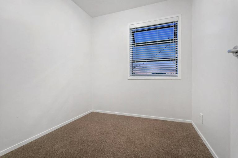 Photo of property in 420/18 Sunnyhaven Avenue, Beach Haven, Auckland, 0626