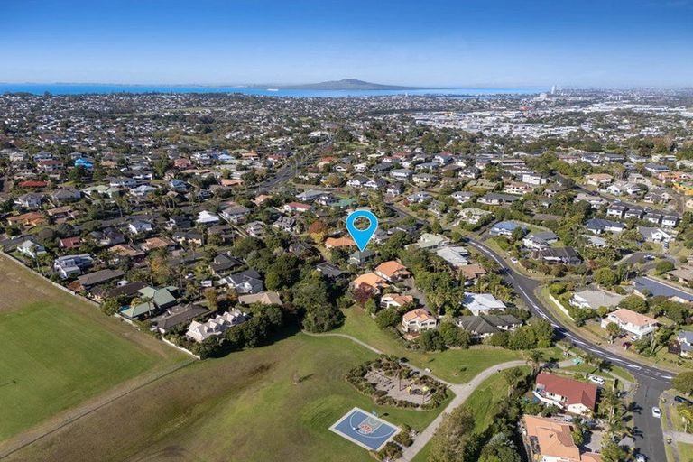 Photo of property in 8 Saint Lucia Place, Unsworth Heights, Auckland, 0632