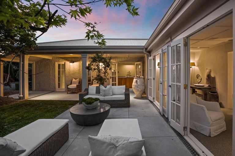 Photo of property in 98 Te Mata Road, Havelock North, 4130