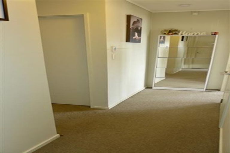 Photo of property in 1/44 Barbados Drive, Unsworth Heights, Auckland, 0632