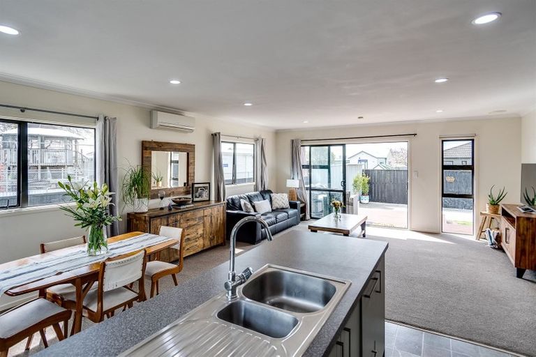 Photo of property in 6b Windsor Terrace, Taradale, Napier, 4112