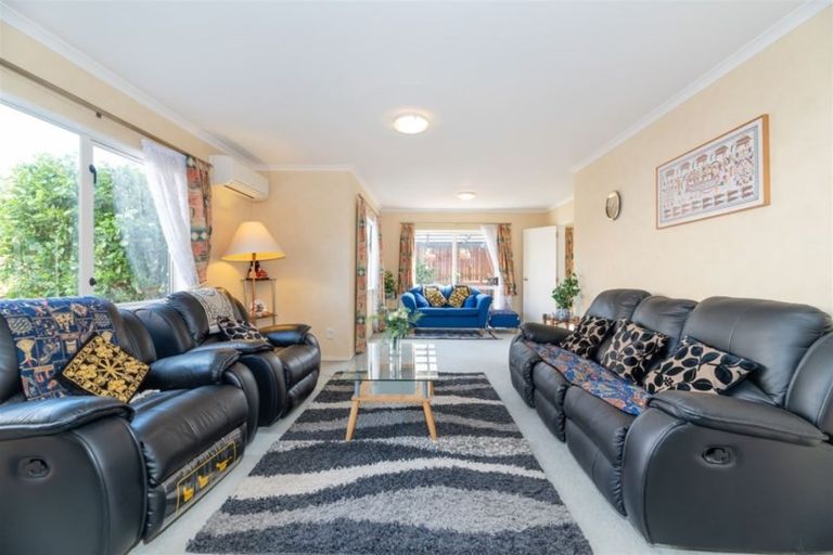 Photo of property in 10 Dainton Place, New Lynn, Auckland, 0600