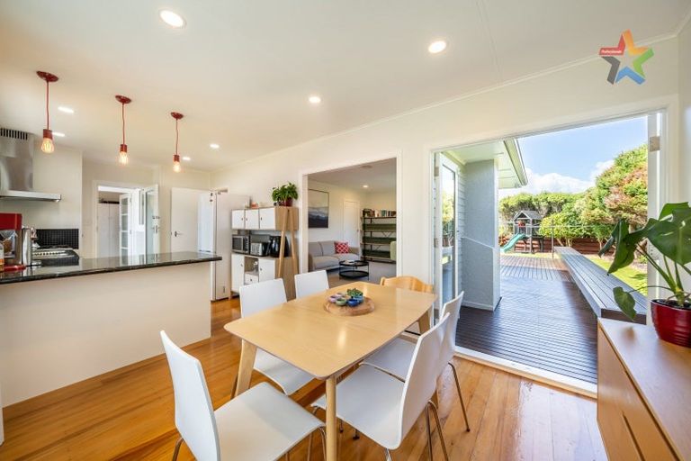 Photo of property in 8 Cherry Blossom Grove, Maungaraki, Lower Hutt, 5010