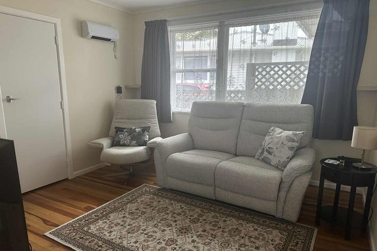 Photo of property in 60 Beazley Avenue, Paparangi, Wellington, 6037