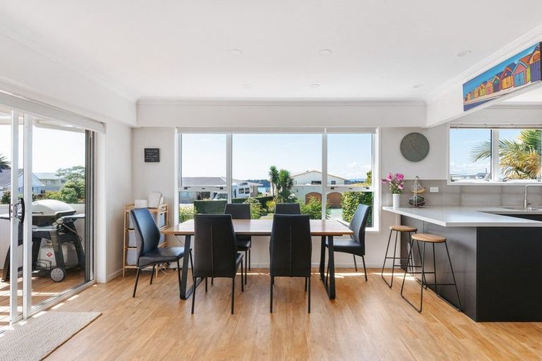 Photo of property in 6 Coppelia Avenue, Omokoroa, 3114