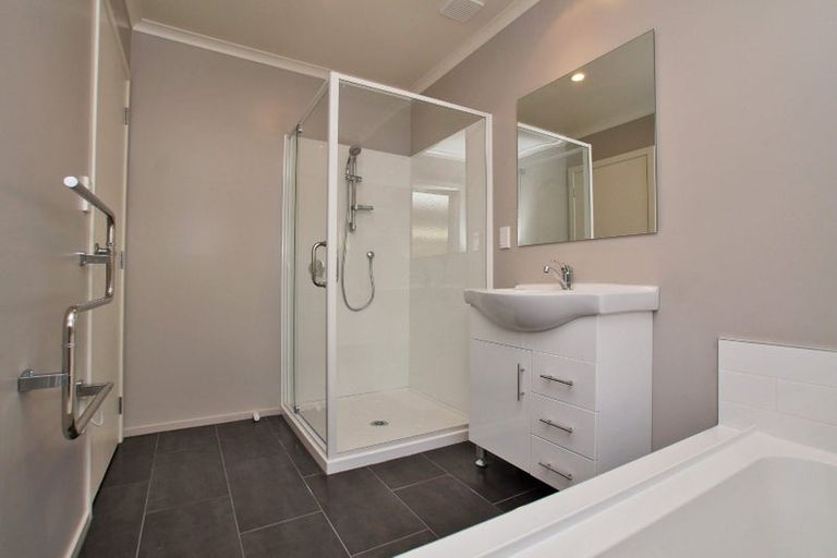 Photo of property in 12 Queens Park Crescent, Frankton, Hamilton, 3204