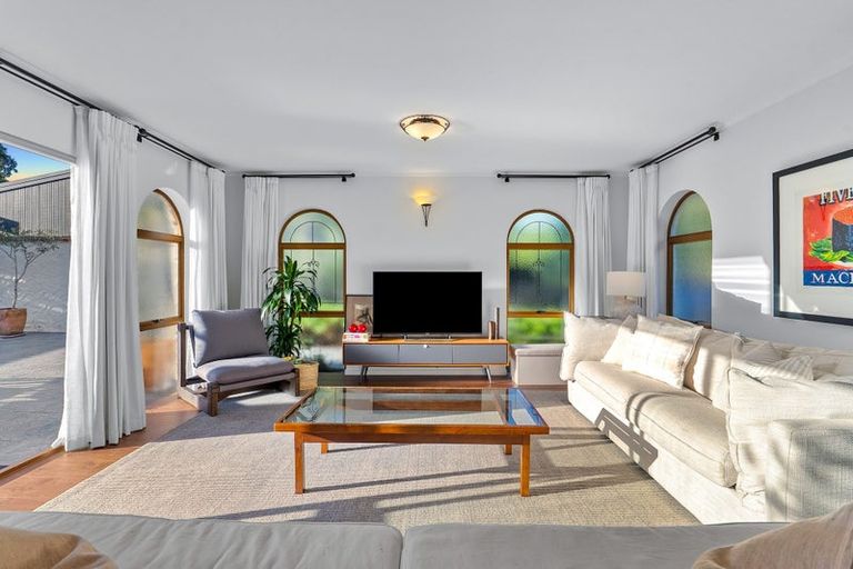 Photo of property in 84 Chelsea View Drive, Chatswood, Auckland, 0626