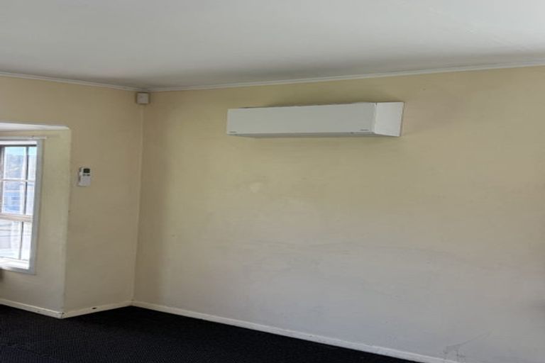 Photo of property in 10 Norfolk Grove, Cannons Creek, Porirua, 5024