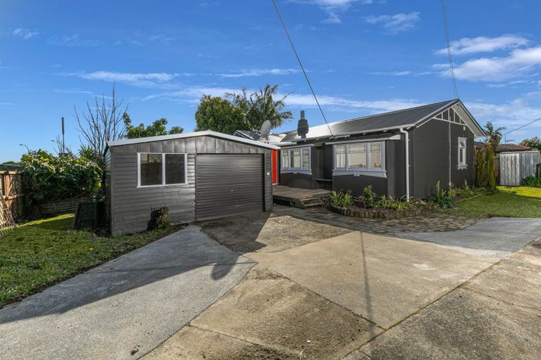 Photo of property in 117 Te Atatu Road, Te Atatu South, Auckland, 0610