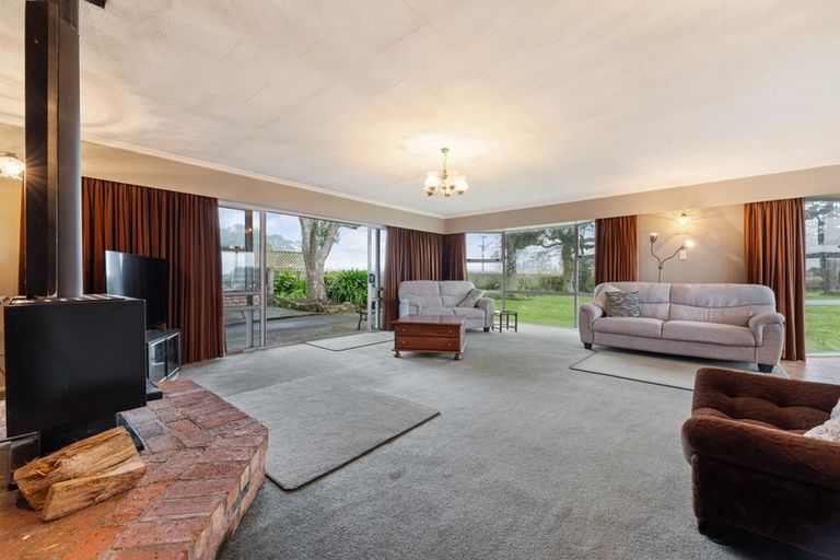 Photo of property in 165 Opunake Road, Stratford, 4391