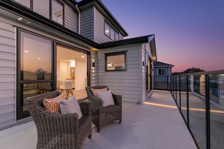 Photo of property in 5 Franheim Crescent, Orewa, 0931