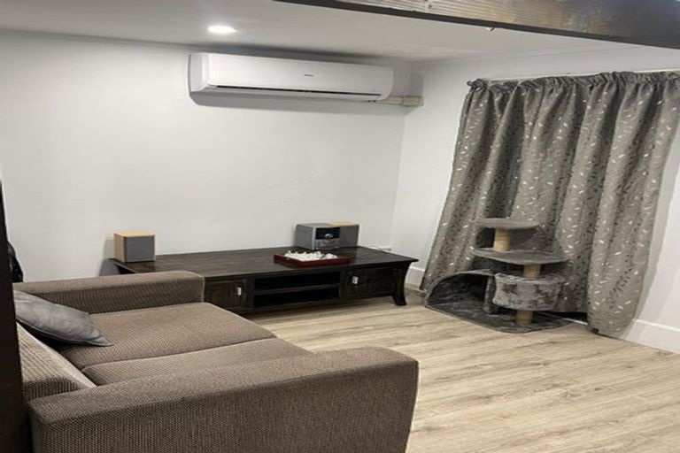 Photo of property in 2/104 Pakuranga Road, Pakuranga, Auckland, 2010