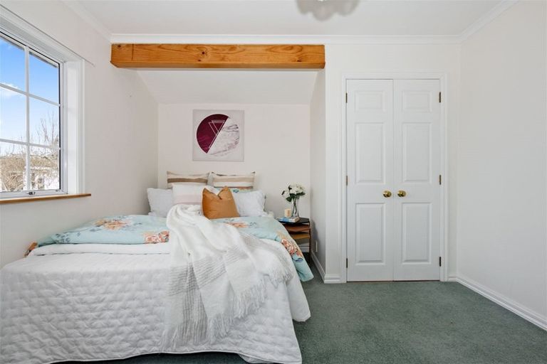 Photo of property in 8a Wainoni Heights, Greenhithe, Auckland, 0632