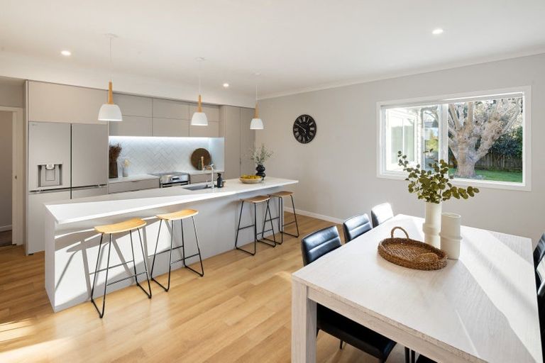 Photo of property in 82 Grey Street, Cambridge, 3434