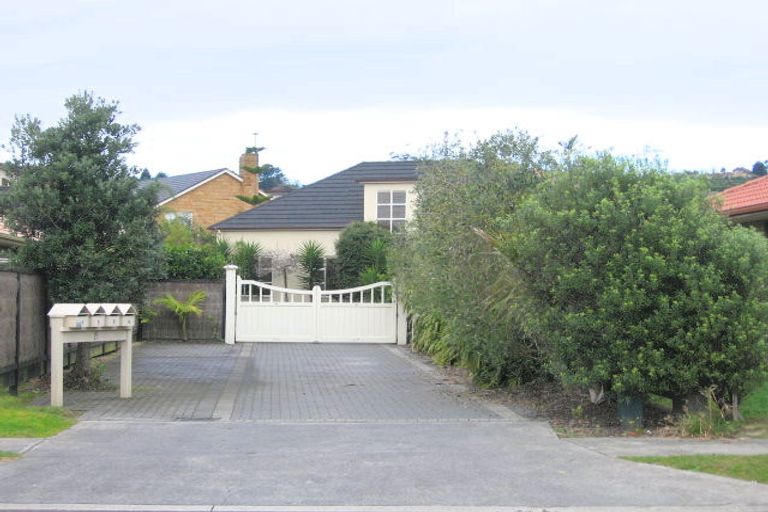 Photo of property in 17 Eaglemont Drive, East Tamaki Heights, Auckland, 2016