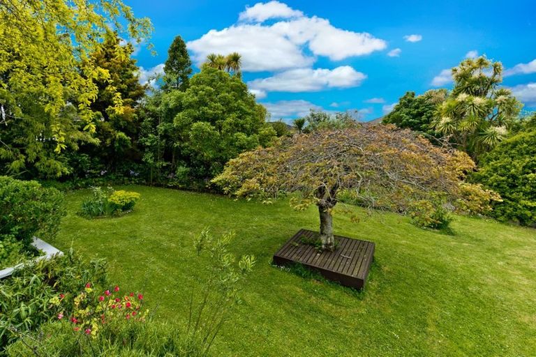 Photo of property in 6 Tasman Avenue, Henderson Valley, Auckland, 0614