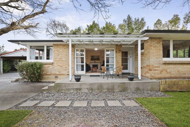 Photo of property in 15 Hampton Place, St Andrews, Hamilton, 3200
