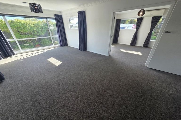 Photo of property in 42 Waratah Street, Avondale, Christchurch, 8061