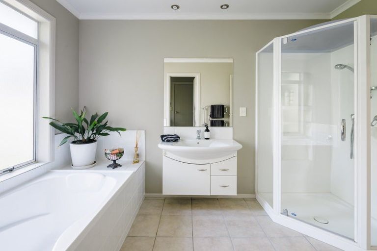 Photo of property in 61 Bowen Street, Cambridge, 3434