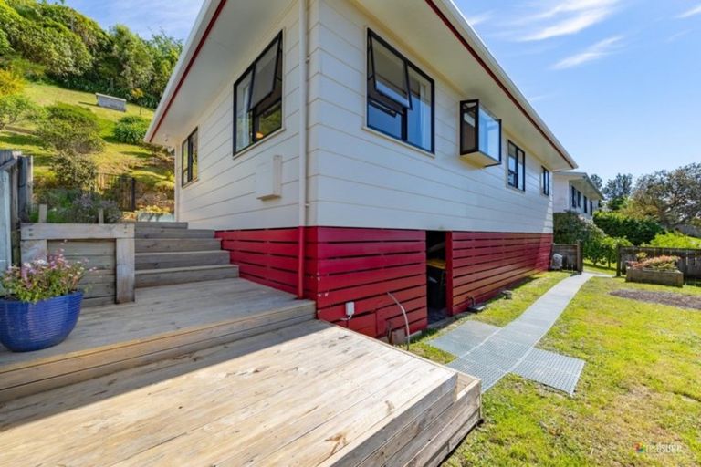 Photo of property in 7 Westra View, Tawa, Wellington, 5028