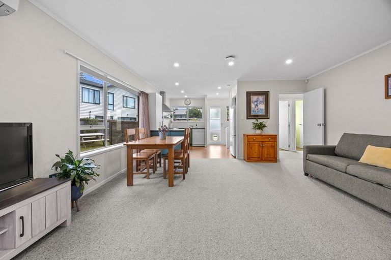 Photo of property in 2/4 Illana Place, Ranui, Auckland, 0612