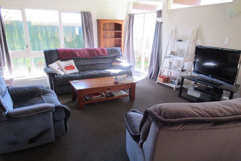 Photo of property in 16 Montana Road, Totara Park, Upper Hutt, 5018