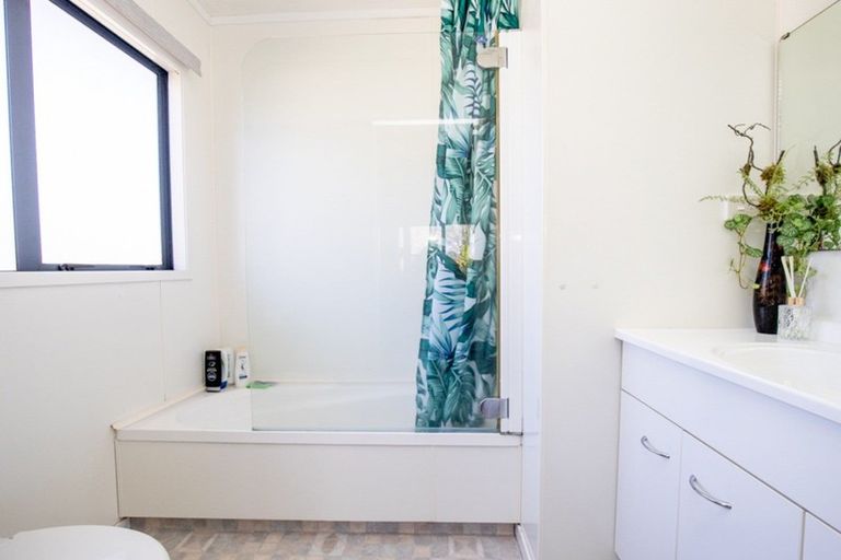 Photo of property in 1 Mcmillan Street, Ngatea, 3503