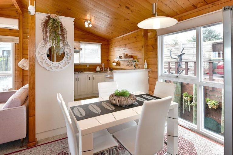 Photo of property in 60 Carlisle Road, Browns Bay, Auckland, 0630