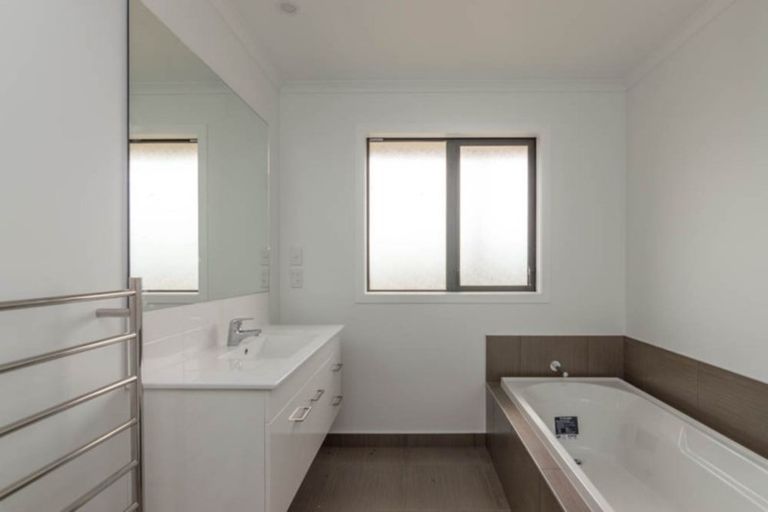 Photo of property in 33 Silicon Way, Fitzherbert, Palmerston North, 4410