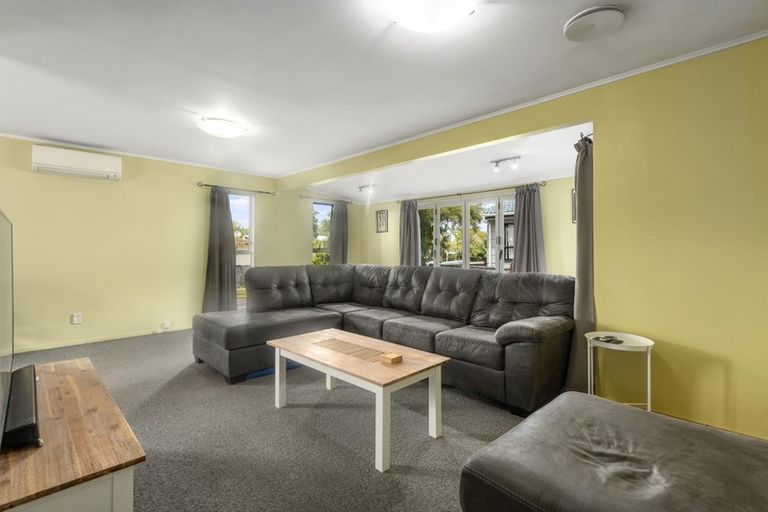 Photo of property in 41 Hartford Crescent, Totara Park, Upper Hutt, 5018