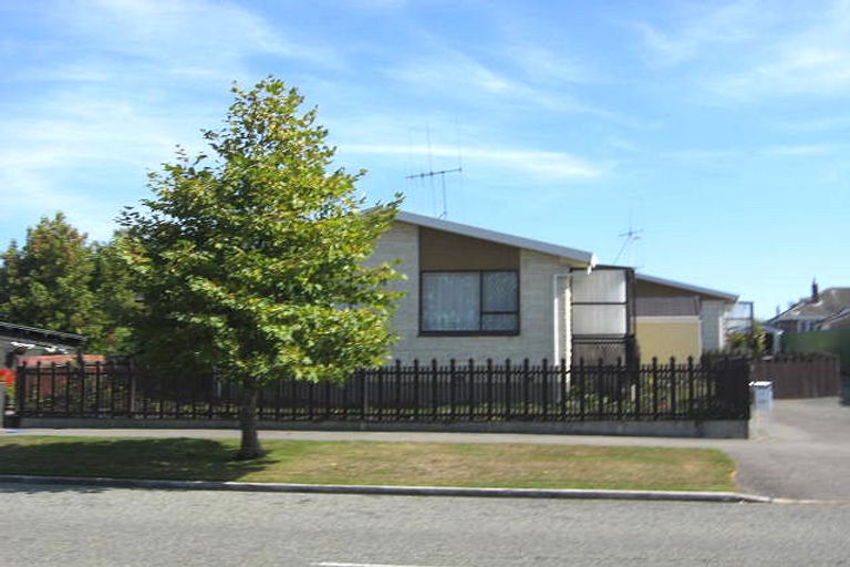 Photo of property in 2/54 Avenue Road, West End, Timaru, 7910