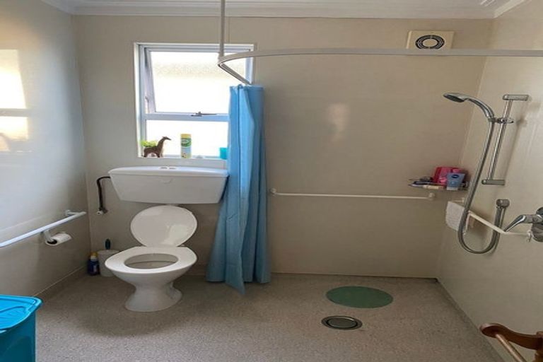 Photo of property in 121 Bay View Road, South Dunedin, Dunedin, 9012