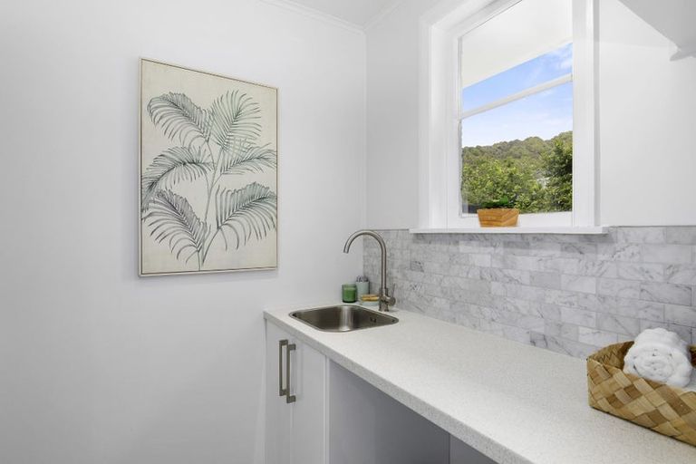 Photo of property in 27 Lees Grove, Wainuiomata, Lower Hutt, 5014