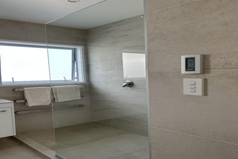 Photo of property in 8 Downsview Road, Pakuranga Heights, Auckland, 2010