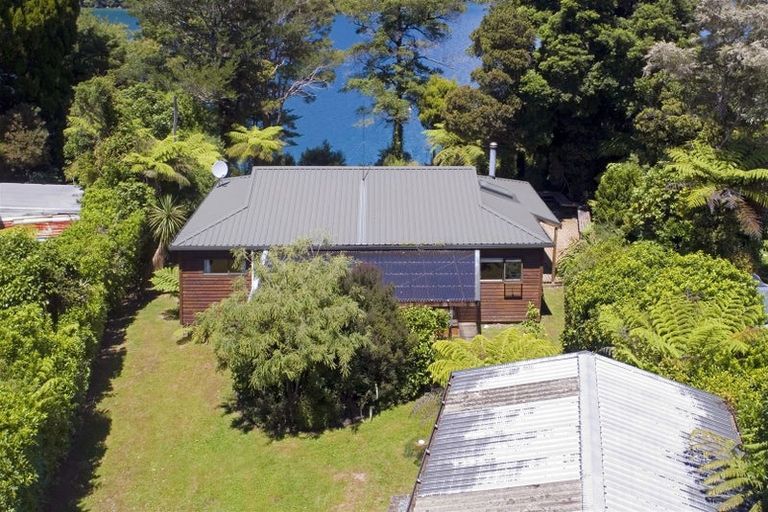 Photo of property in 19 Kamahi Road, Tennyson Inlet, 7195
