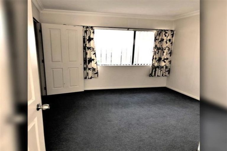 Photo of property in 16 Ewhurst Place, Goodwood Heights, Auckland, 2105