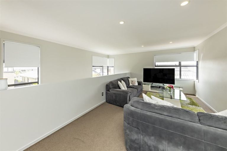 Photo of property in 17 Hirimate Place, Flat Bush, Auckland, 2019