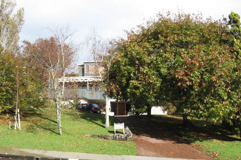 Photo of property in 4 Paisley Street, Mellons Bay, Auckland, 2014