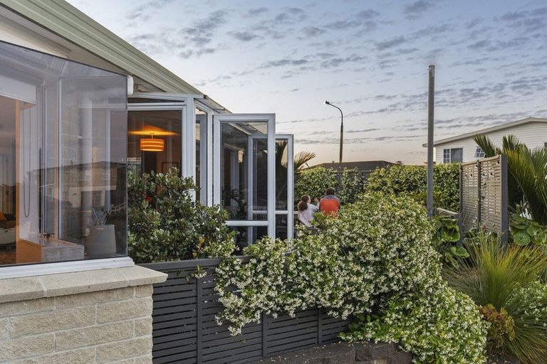 Photo of property in 8 Chatswood Grove, Fitzroy, New Plymouth, 4312