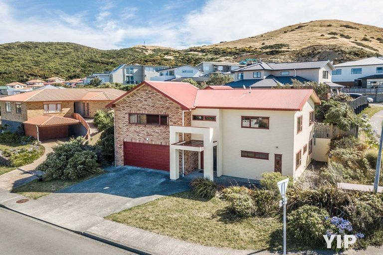 Photo of property in 1 Comber Place, Johnsonville, Wellington, 6037