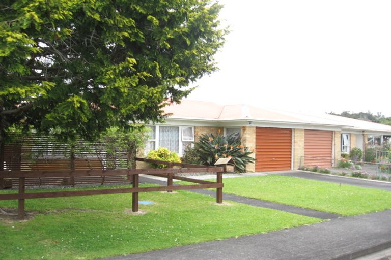 Photo of property in 1/11 Royston Street, Rosehill, Papakura, 2113