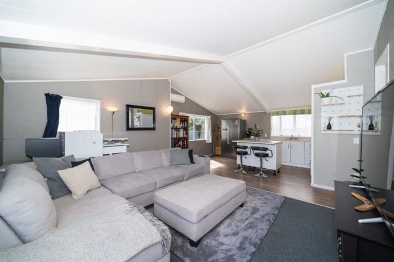 Photo of property in 30 Tiller Close, Kelvin Grove, Palmerston North, 4414