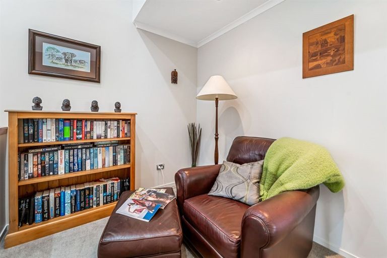 Photo of property in 80 Rising Parade, Fairview Heights, Auckland, 0632