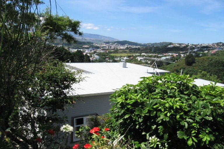 Photo of property in 11 Mertoun Terrace, Highbury, Wellington, 6012