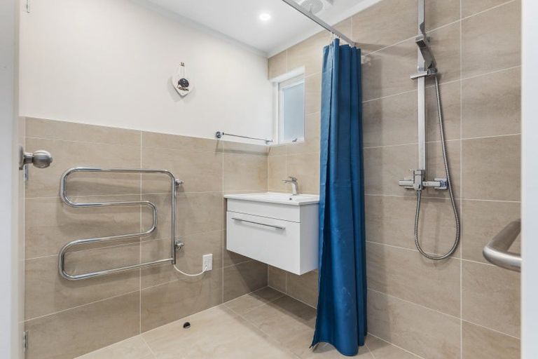 Photo of property in 206 Hurstmere Road, Takapuna, Auckland, 0622