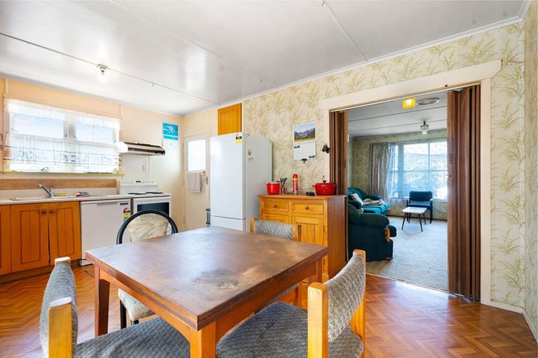 Photo of property in 24 Cobham Crescent, Kelston, Auckland, 0602