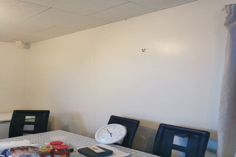 Photo of property in 1/15 Cyril Crescent, West Harbour, Auckland, 0618