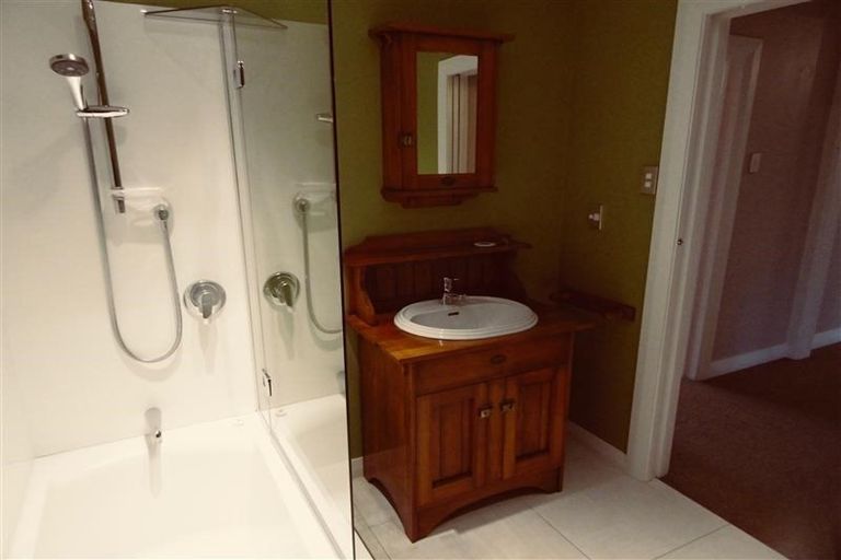 Photo of property in 16 Cutfield Road, New Plymouth, 4310